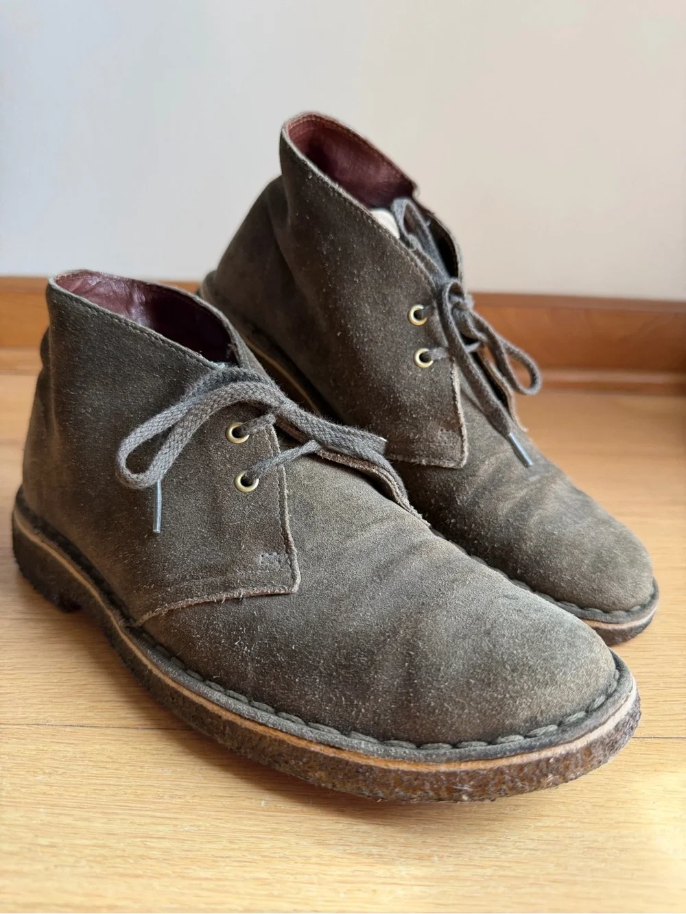 Clarks - Green Suede Chukka Desert Ankle Boots.